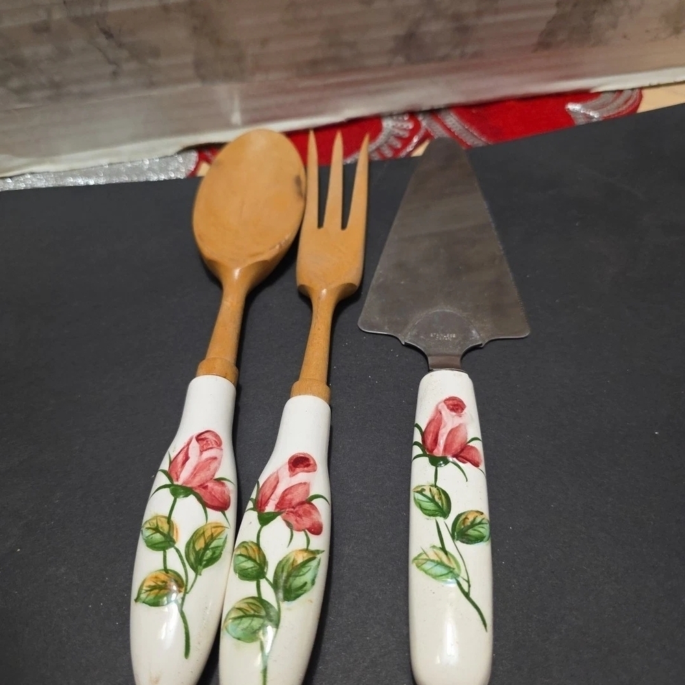 Lefton Floral Ceramic-Handled Serving Trio in White with Pink Roses